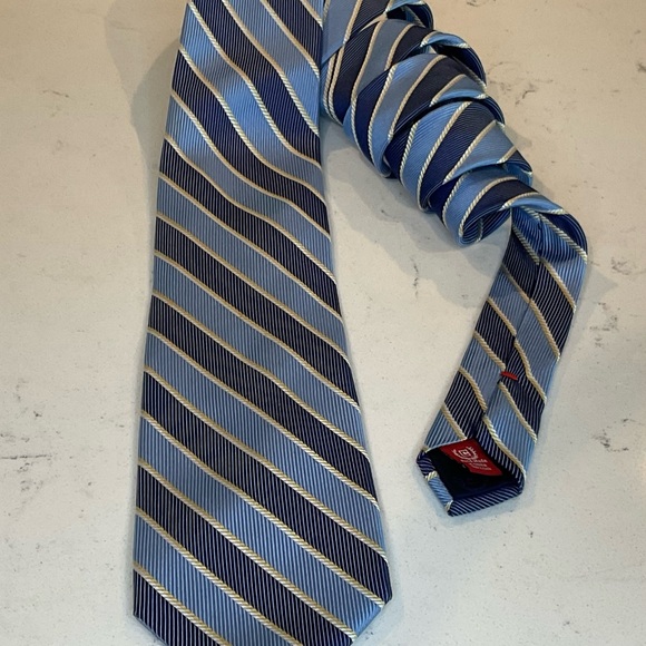 Chaps Handmade Silk Tie Handsome blues,gold & white Classic Stripes - Picture 5 of 5